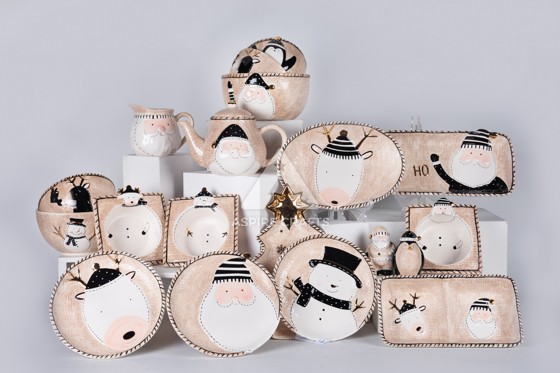 Modern Christmas Crafts: Ceramic Designs for Your Home