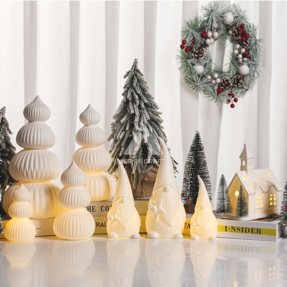 New Decor Essentials: Ceramic Christmas Crafts