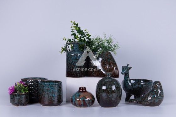 Ceramic Planter for Displaying Luxurious Greenery