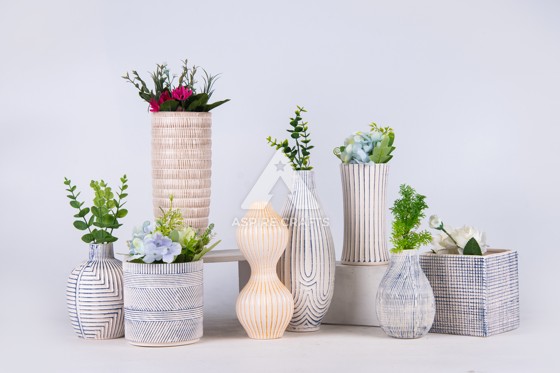 Garden Ceramic Vase: Elegant Floral Display