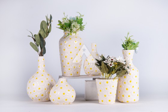 Floral Ceramic Vase: Simple Charm