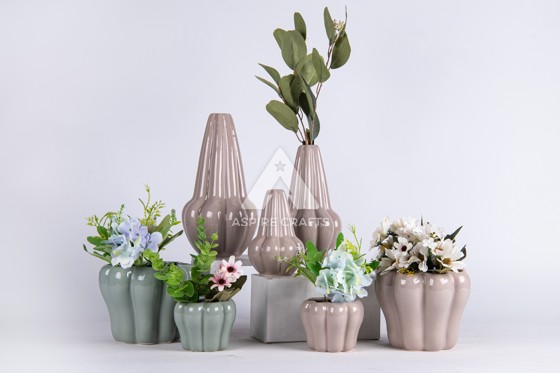 Ceramic Floral Vase: Natural Charm