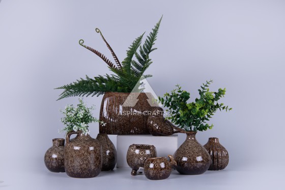 Ceramic Flowerpot with Decorative Rim for Added Appeal