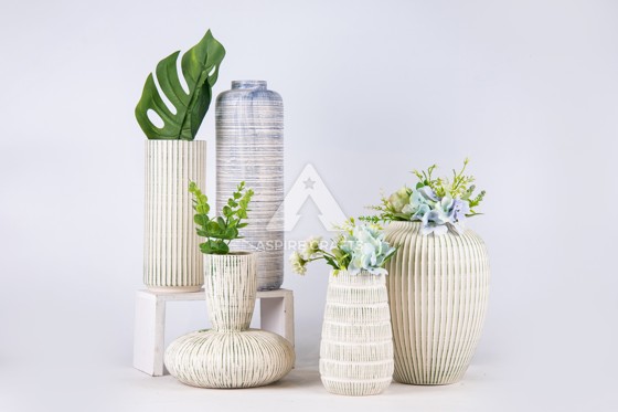 Garden Vase: Ceramic Elegance