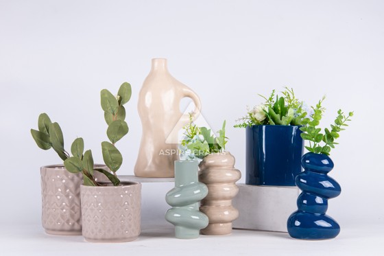 Ceramic Garden Vase: Natural Beauty