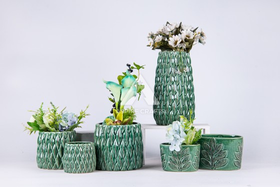 Elegant Ceramic Garden Vase for Floral Display