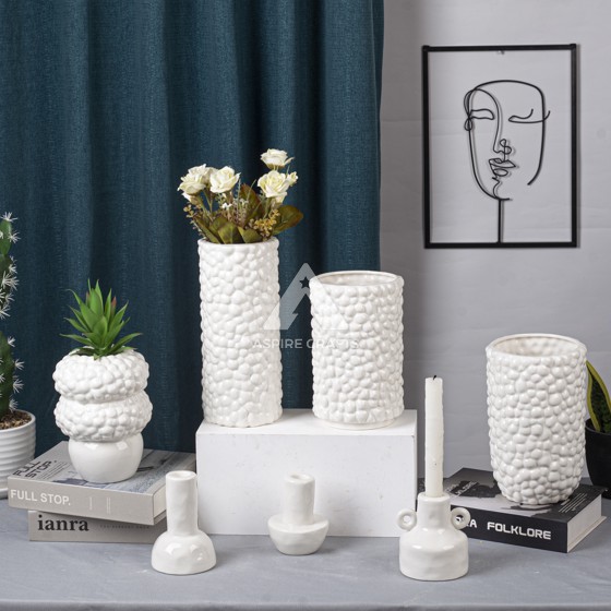 Elegant Ceramic Vase with Candleholder for Formal Settings