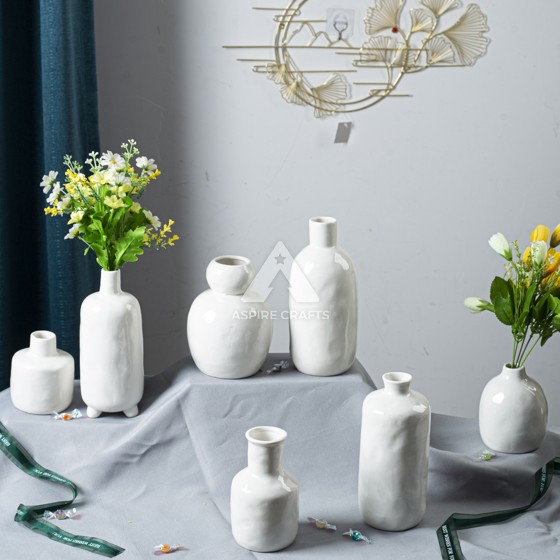 Elegant Ceramic Vase with Candleholder for a Glamorous Touch