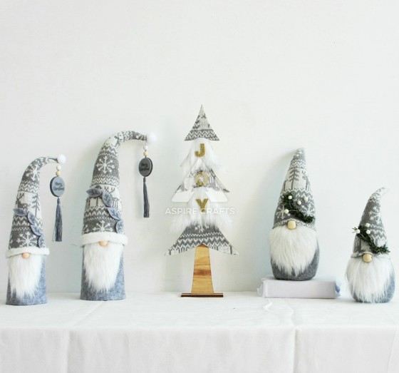 Christmas Warmth with Handcrafted Fabric Pieces