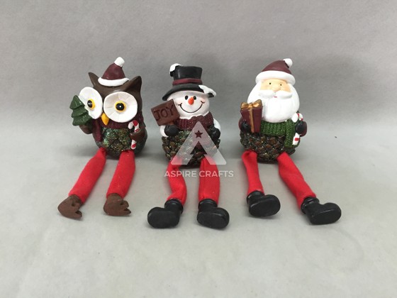 Handcrafted Synthetic Polyresin Santa Clauses