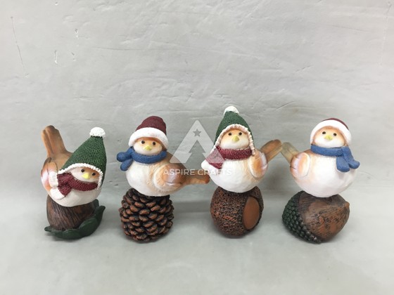 Synthetic Polyresin Crafted Christmas Snowmen: A Wintery Touch