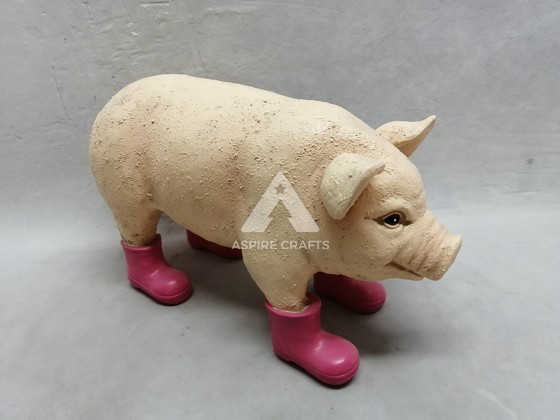 Adorable Polyresin Garden Pig Ornaments: Enlivening Your Lawn