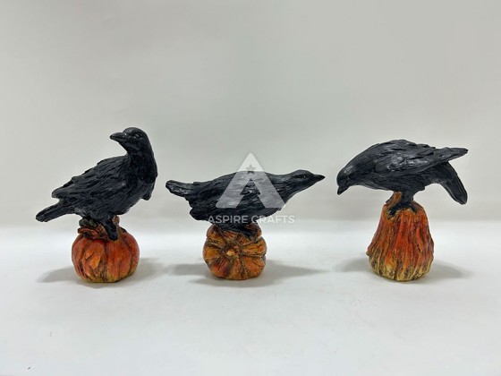 Halloween Crow Ornament in Synthetic Polyresin