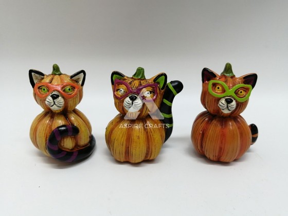 Charming Pumpkin Cat Ornament in Synthetic Polyresin